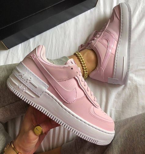 Tenis Air, Pink Shoes Outfit, Nike Air Force 1 Shadow, Fendi Fashion, Air Force 1 Shadow, Nike Force, Shoes Outfit, Pink Sneakers, Nike Air Max 95