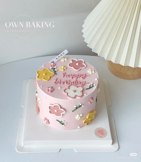 Minimalist Tulip Cake Design, Pink Korean Cake, Pastel Korean Cake, Small Cakes Aesthetic, Birthday Cake Korean Style, Mini Cake Aesthetic, Cake Birthday Korea Simple, Cute Korean Cake, Korean Cake Birthday