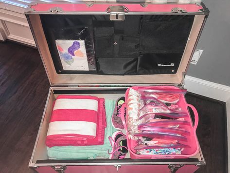 Summer Camp Organization Ideas, Summer Camp Bunk Ideas, Summer Camp Packing Hacks, Camp Trunk Organization, Camp Trunk Decorating Ideas, Summer Camp Trunk Decorating Ideas, Packing For Camp, Packing For Summer Camp, Camp Essentials For Girls Summer