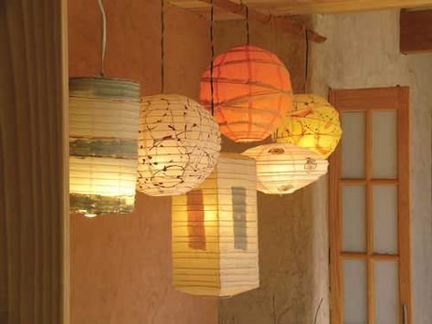 the grass is greener on my side: paper lanterns ... think outside the square! Paper Lanterns Diy, Paper Lantern Lights, Diy Pendant Light, Diy Light Fixtures, Asian Homes, Asian Home Decor, Diy Lanterns, Lantern Lamp, Diy Lamp Shade