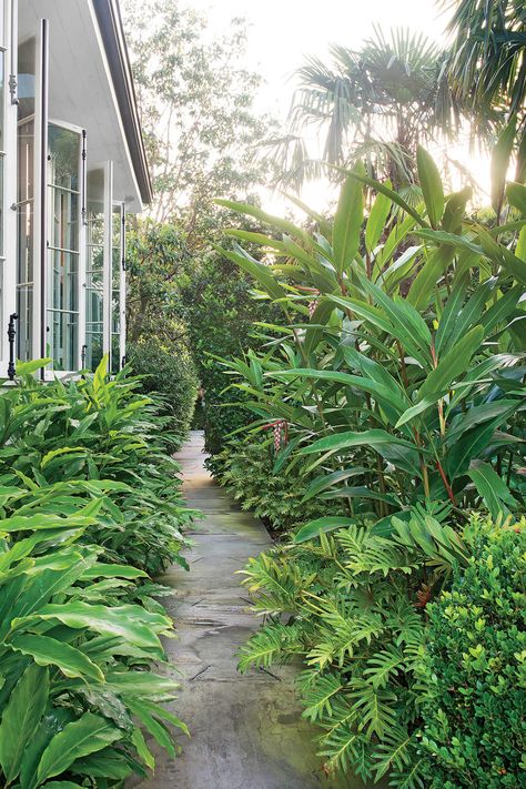 The Secret Garden | Two Southern tastemakers create the ultimate garden for entertaining at a New Orleans house made famous by its owner, renowned writer and hostess Julia Reed. Julia Reed, Ginger Plants, New Orleans House, New Orleans Garden, Ashlar Pattern, River Rock Landscaping, Antique Brick, Mosaic Pots, Mosaic Flower Pots