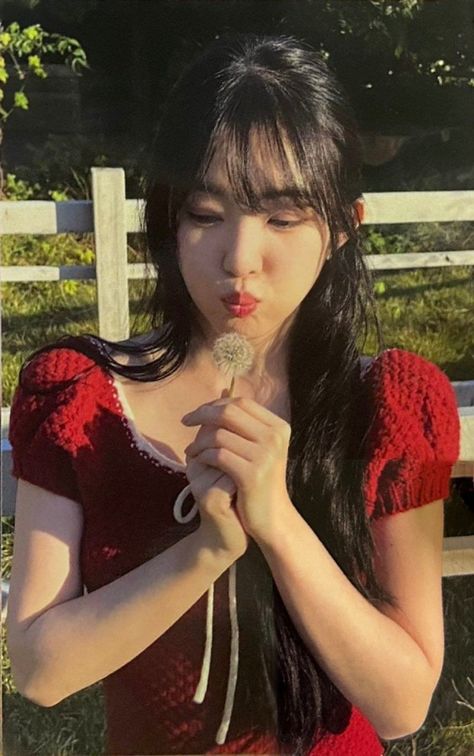 Irene Photocard, Asian Makeup Tips, Red Velet, Photocard Scan, Wendy Red Velvet, Red Velvet Irene, Velvet Fashion, Girl Cakes, I Love Girls