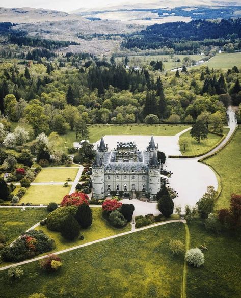 Castle • Travel • Explore on Instagram: “Inveraray Castle ⁠🏰 Scotland 🏴󠁧󠁢󠁳󠁣󠁴󠁿⁠ Credit 📸 @flavia.carolyna⁠ 👏 - -⁠ Follow @castlesbook for more Follow @castlesbook for more Follow…” Inveraray Castle, Glamour Home, Castle Estate, Castle Scotland, Abandoned Castles, Scotland Castles, Visit Scotland, Stately Home, Scotland Travel