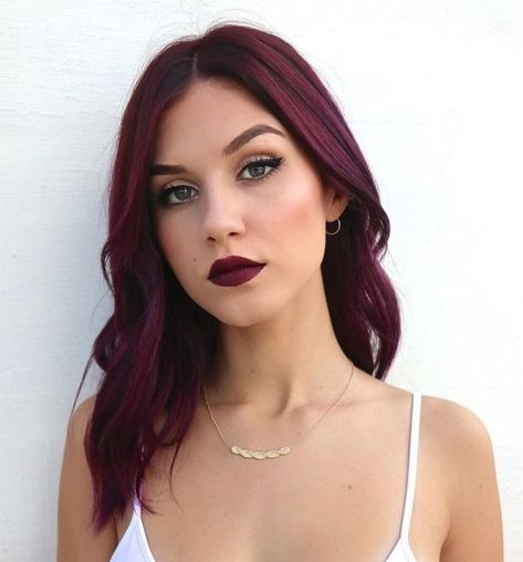 15 Best Hair Colors for Green Eyes that Matches Every Skin Tone - Womeninspiredseries Multidimensional Hair Color Brunettes, Burgundy Hair On Pale Skin, Blonde To Burgundy Before And After, Burgundy Hair Green Eyes, Burgundy Hair Pale Skin, Red And Burgundy Hair, Hair For Beach, Hair Colors For Green Eyes, Colors For Green Eyes