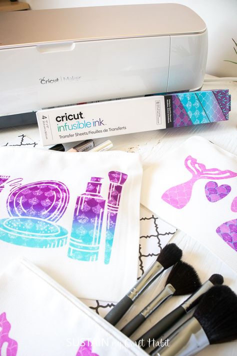 Embellishing a makeup bag is easy! We'll show you how to use Cricut Infusible Ink on a cosmetic bag using a Design Space image. Cricut Make Up Bag Ideas, Bag Cricut Ideas, Cricut Makeup Bag Ideas, Cricut Makeup Bag, Makeup Bag Ideas, Cricut Bags, Sublimation For Beginners, Playful Makeup, Cricut Gifts