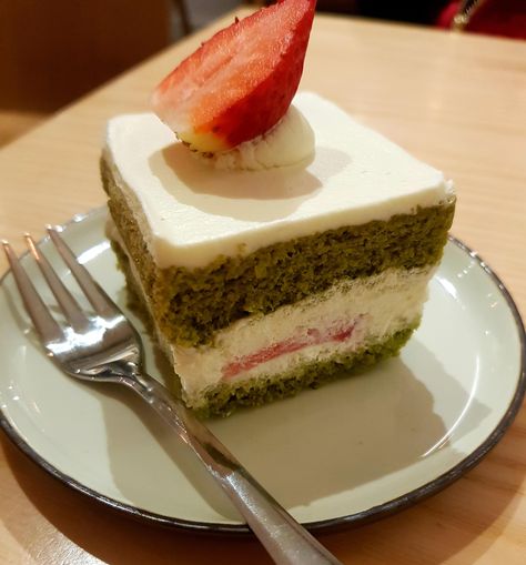 [I Ate] Matcha Strawberry Shortcake Matcha Strawberry, Healthy Life Inspiration, Food Images, Mindful Living, The Hub, Living Food, Food Recipe, Strawberry Shortcake, Food Food