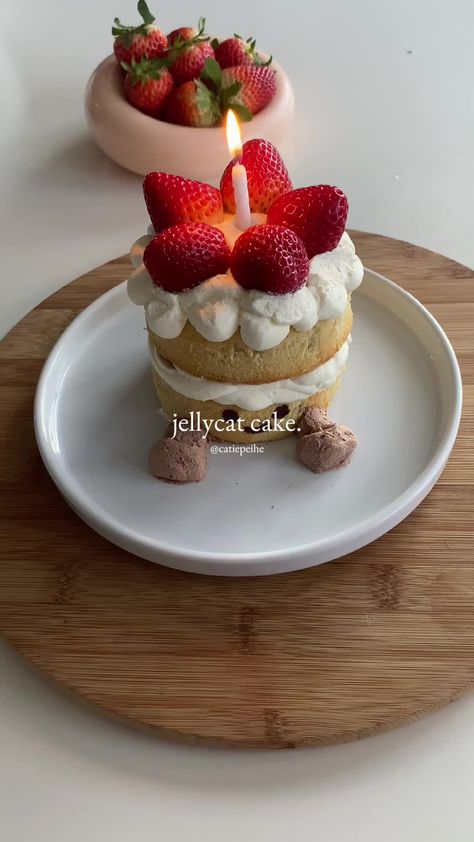 Cake Jellycat, Ugly Cakes, Jelly Cake, Crazy Cakes, Baking Cake, Strawberry Cake, Piece Of Cakes, Cute Cakes, Mini Cakes