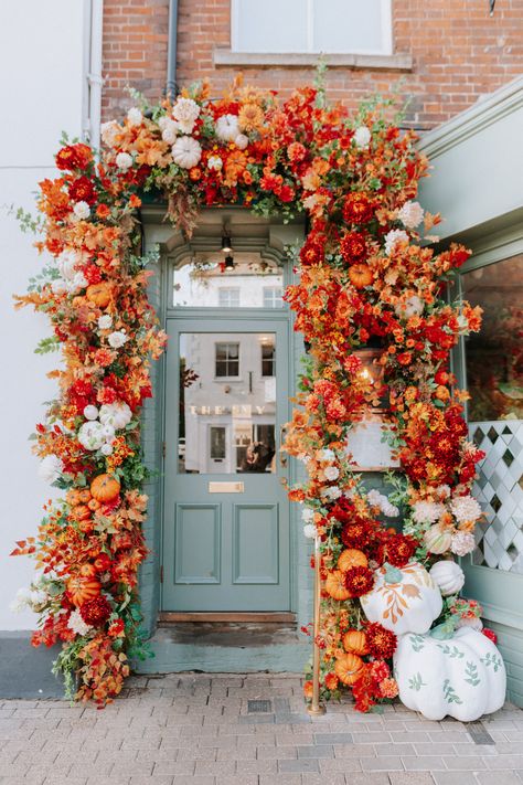 Autumn Installation, Chelsea Garden, Halloween Floral, Flower Installation, Autumn Decorating, Thanksgiving Feast, Autumn Harvest, Chelsea Flower Show, Fall Halloween Decor