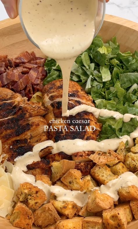 Sauce Salade Cesar, Salad With Pasta, Gluten Free Croutons, Gluten Free Baguette, Chicken Season, Chicken Caesar Pasta, Salad Recipes Gluten Free, Caesar Pasta Salad, Caesar Pasta