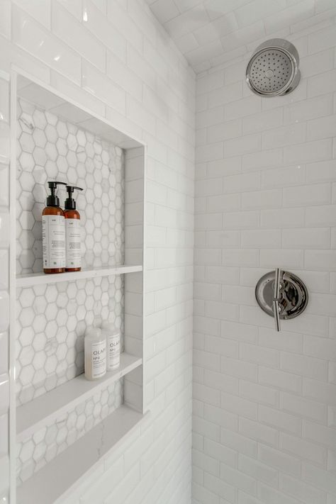 Bathroom Niche Design, Subway Tile Shower Niche, Bathroom Niche Ideas, Shower Wall Tiles, Kitchen Niche, Tile Shower Niche, 2024 Bedroom, Bathroom Niche, Bath Stuff