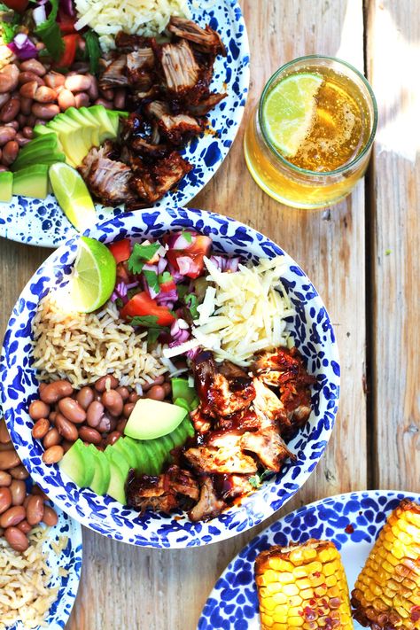 Pulled Pork Mexican, Mexican Buddha Bowl, Pulled Pork Dishes, Pork Mexican, Pork Bowl Recipe, Pulled Pork Salad, Buddha Bowl Recipe, Healthy Main Meals, Bbq Pulled Pork Recipe