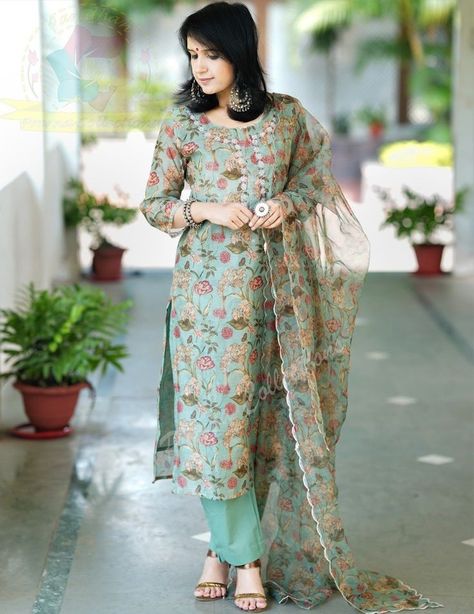 Plain Organza Kurti Designs, Organza Kurti Designs Latest, Organza Kurti Designs, Organza Kurti, Western Dresses For Girl, Simple Dress Casual, Stylish Kurtis Design, Churidar Designs, Lace Dress Design