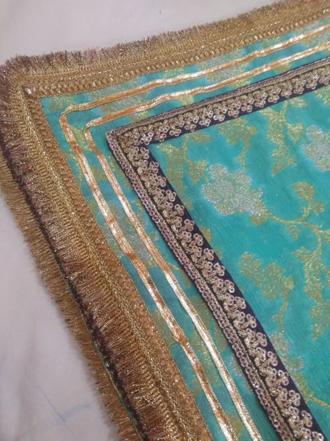 Ferozi Dupatta Dupta Lace Ideas, Fancy Dupatta Design With Lace, Pakistani Duppta Design, Dupatta Laces Designs Ideas, Dupatta Finishing Ideas, Dupatta Designs Lace, Duptta Designs Embroidery, Golden Dupatta Designs, Duppta Design Ideas With Laces