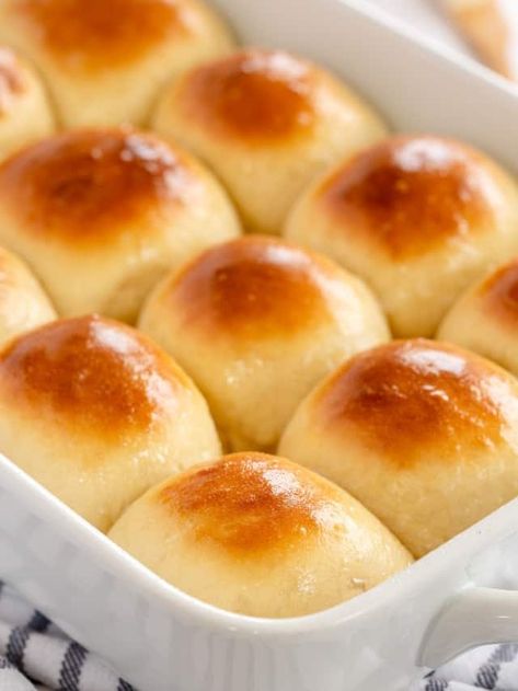 30 Minute Dinner Rolls - Kylee Cooks Best Dinner Roll Recipe, Best Dinner Rolls, Dinner Roll Recipe, Dinner Roll, Homemade Rolls, Homemade Bread Easy, 30 Minute Dinners, Best Dinner, Dinner Rolls Recipe