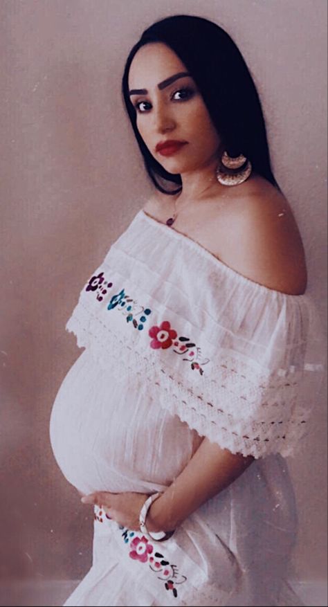 Mexican Maternity Dress, Mexican Maternity Shoot, Mexican Family Pictures, Mexican Photoshoot, Pregnant Photoshoot, Bump Photography, Clothes Country, Baby Clothes Country, Pregnancy Pics