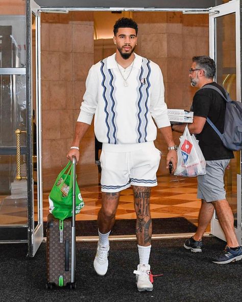 Basketball Fashion Mens, Nba Style Men, Basketball Players Outfits Men, Nba Pregame Outfits, Jayson Tatum Fits, Jayson Tatum Fashion, Jayson Tatum Style, Jason Tatum Outfit, Nba Outfits Men