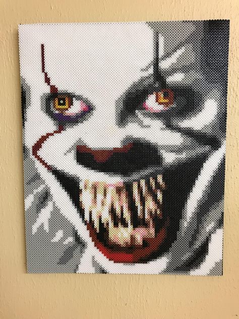 Pennywise Portrait, Pompom Rugs, Pixel Art Minecraft, Perler Bead Mario, Houses Minecraft, Perler Projects, Grid Patterns, Perler Ideas, Hamma Beads