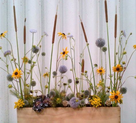 Vegetative Floral Design, Fall Flower Arrangements, Church Flower Arrangements, Garden Screening, Flower Festival, Flower Arrangements Diy, Flower Box, Modern Flower, Flower Arranging