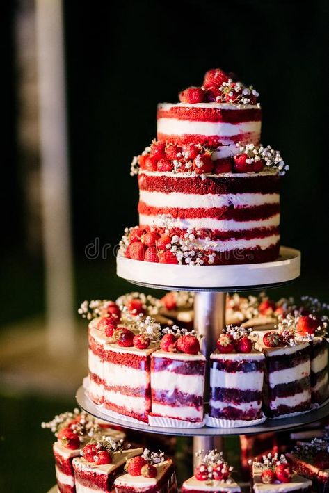 Valentine’s Day Wedding Cakes, Wedding Cake With Mini Cakes, Newlyweds Table, Cake Ideas Wedding, Red Velvet Wedding, Red Velvet Wedding Cake, Fancy Wedding Cakes, Wedding Content, Cake Style