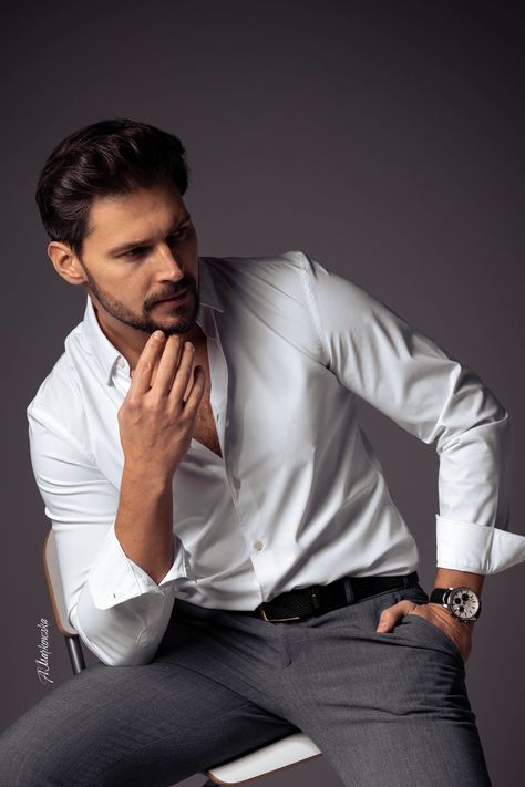 Men Sitting Poses Photography, Sitting Pose Male, Kamil Nizinski, Formals For Men, Pose Male, Model Sitting, Aesthetic Photography People, Male Portrait Poses, Handsome Male Models