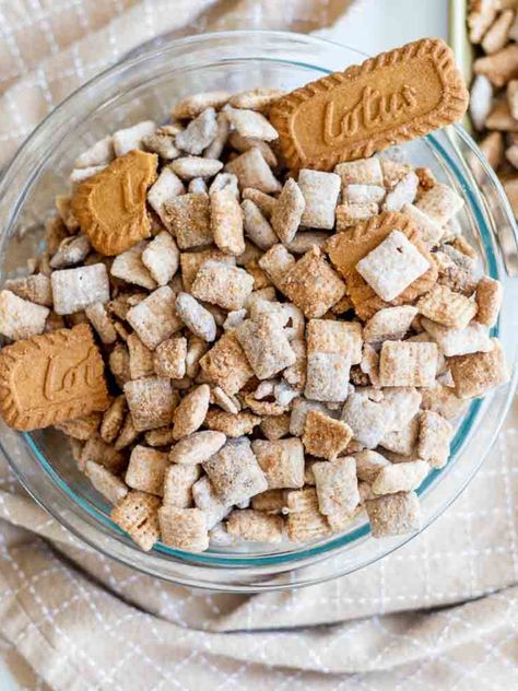 Biscoff Cookie Butter Chex Mix (Muddy Buddy Snack) ⋆ DelMarValicious Dishes Salty Chex Mix, Cinnamon Toast Crunch Cereal, Sweet Chex Mix, Sweet Chex, Chocolate Chex, Muddy Buddies Recipe, Muddy Buddy, Puppy Chow Recipes, Biscoff Cookie Butter