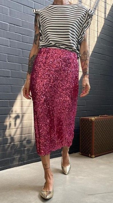 Pink Metallic Skirt Outfit, Sequined Skirt Outfit, Winter Soiree, Pink Sequin Skirt, Sequin Skirt Outfit, Sequined Skirt, Purple Outfit, Plus Size Styles, Christmas Gathering