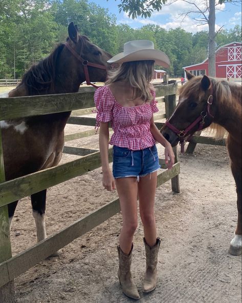 Farm Life Outfit, Farm Clothes Aesthetic, Farm Girl Outfits Aesthetic, Stockyards Outfit, 90s Country Mom Aesthetic, Y2k Country Outfit, Vintage Cowgirl Aesthetic, Midwest Nostalgia, Country Coquette Outfit