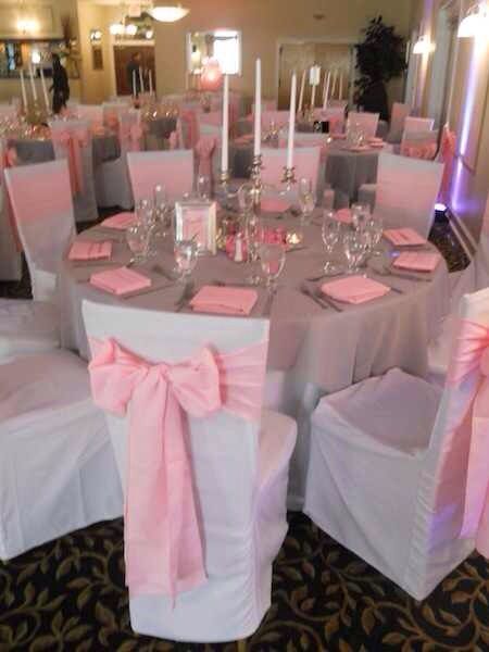 Pink bows Black White And Pink Wedding, Pink Chair Covers, White And Pink Wedding, Princess Sweet 16, Quince Decor, Sweet 15 Party Ideas Quinceanera, Sweet 15 Party Ideas, Quince Themes, Sweet 16 Party Decorations