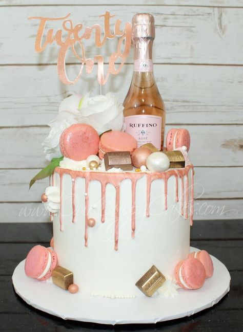 Champagne Cake Design, Birthday Cake Champagne, Rose Gold Drip Cake, Wine Theme Cakes, Gold Drip Cake, 21st Bday Cake, Birthday Drip Cake, Girly Birthday Cakes, Pink Champagne Cake