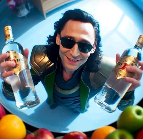 Loki Imagines, Tom Hiddleston Funny, Fish Eyes, Loki Aesthetic, Loki Avengers, Funny Poses, Loki Fanart, Character Pictures, Marvel Photo