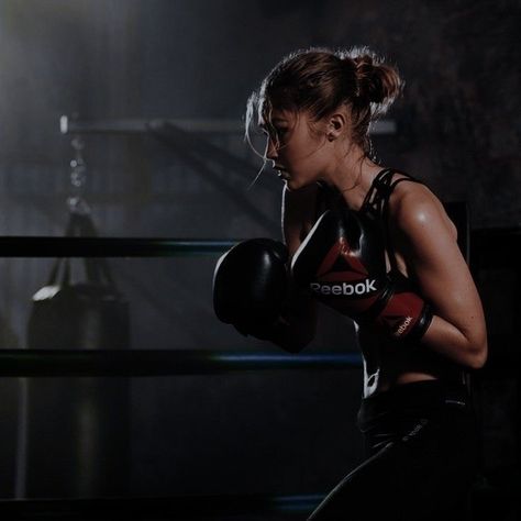 Fighter Aesthetic, Black Boxing Gloves, Boxer Aesthetic, Video Sport, Boxing Girl, Ju Jitsu, Badass Aesthetic, Sports Aesthetic, Women Boxing