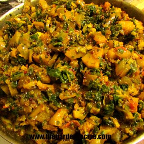 Cauliflower, Spinach & Potatoes Curry I Gobi-Aalo with Palak I The Garden Recipe - THE GARDEN RECIPE Cauliflower Spinach Curry, Curry Spinach, Gobi Curry, Potatoes Curry, Spinach Potato, Cauliflower Potatoes, Spinach Curry, Aloo Gobi, Cauliflower Curry