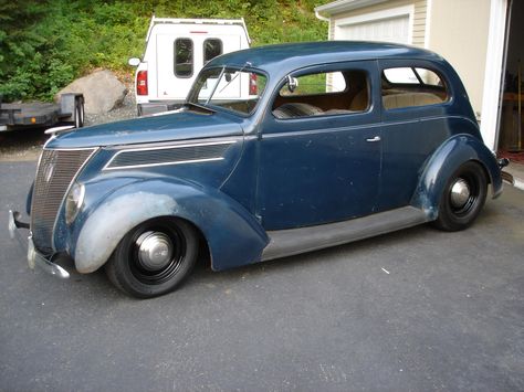 I was wondering what size tires people are running on their 1937 Ford sedans. I have a Tudor slantback with 59ab flathead, 1940 Ford brakes and some... Coming Back To Life, Blue Cars, Dirt Track Cars, Chevy Stepside, Old Hot Rods, Industrial Blue, Ford Hot Rod, Hot Rods Cars Muscle, 1940 Ford