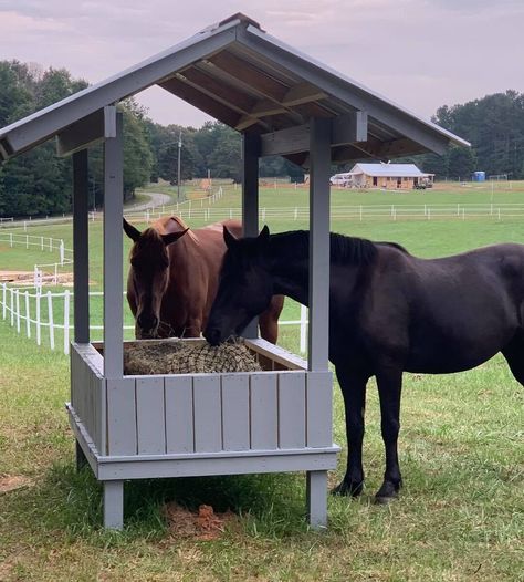 Wooden Hay Feeder For Horses, Small Horse Shelter, Covered Horse Hay Feeder, Diy Pony Shelter, Cheap Horse Shelter Ideas Easy Diy, Outdoor Hay Feeder, Outdoor Hay Feeder For Horses, Covered Hay Feeder For Horses, Horse Tack Shed Ideas