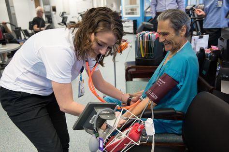 Exercise physiologist Courtney Conners checks Mario Oikonomides' vital signs before his cardiac rehab workout at the University of Virginia Health System clinic. Cardiac Rehab, Cardiac Conduction System, Cardiopulmonary Physical Therapy, Cardiac Action Potential, Cardiac Arrhythmias Nursing, Cardiac Rehabilitation, Prediabetic Diet, Exercise Physiology, Vital Signs