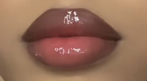 Quince Lip Makeup, Lip Looks Aesthetic, Lip Combo Small Lips, Lip Combos Aesthetic, Prom Lip Makeup, Soft Pink Lip Combo, Two Toned Lips Makeup, Round Lips Aesthetic, Baddie Lip Combos