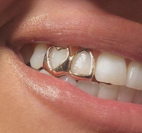 Tooth Decor, Gold Teeth Grills, Girl Grillz, Teeth Gems, Music Festival Party, Pretty Teeth, Dental Jewelry, Grillz Teeth, Tooth Jewelry