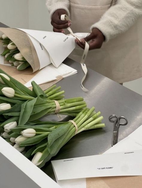 (99+) Image posted on Aug 19, 2024 – @saintmarc on Tumblr Bridal Bouquet Packaging, Flower Shop Photography, Florist Packaging, Florist Aesthetic, Florist Studio, Florist Tools, Sustainable Flowers, Floral Business, Flower Truck