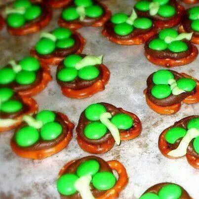 Trebol Shamrock Pretzels, Pretzel Snacks, Pretzel Treats, Saint Patties, Think Food, St Paddys Day, Simple Green, St Pattys Day, Cakepops