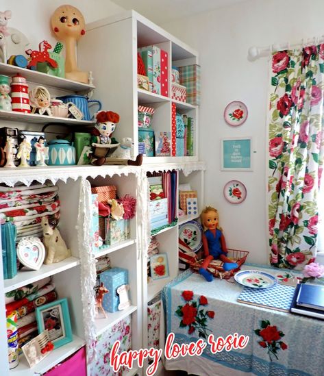 happy craft room Bohemian Craft Room, Retro Craft Room, Cosy Craft Room, Whimsical Craft Room, Vintage Craft Room Ideas, Cute Craft Room, Modern Craft Room, Pink Craft Room, Colorful Craft Room