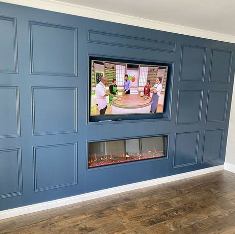 9 Stunning Stiffkey Blue Living Room Ideas 5 Stiffkey Blue Living Rooms, Dark Blue Feature Wall Living Room, Blue Feature Wall Living Room, Farrow And Ball Stiffkey Blue, Dark Blue Feature Wall, Blue Living Room Ideas, Blue Feature Wall, Kitchen Diner Extension, Tv Walls