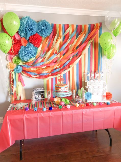 Fiesta Streamer Backdrop, Balloon Streamer Backdrop, Streamers And Balloons Backdrop, Fiesta Theme Party Decorations Backdrops, Streamers Ideas Birthday, Balloon And Streamer Backdrop, Streamer Door Decorations, Taco Party Backdrop, Party Streamers Aesthetic