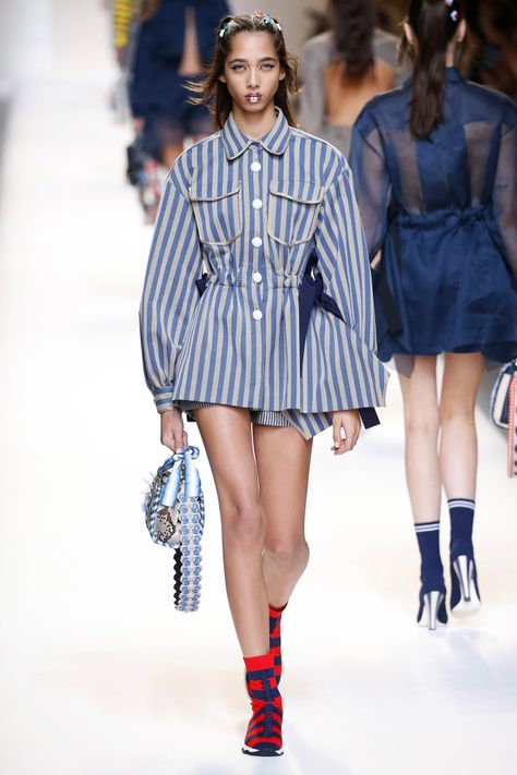 Fendi | Ready-to-Wear Spring 2017 Striped Denim, Upcycle Shirt, Denim Jacket With Dress, Classy Work Outfits, Fashion Catalogue, Denim Trends, Fashion 2017, Spring 2017, Denim Outfit