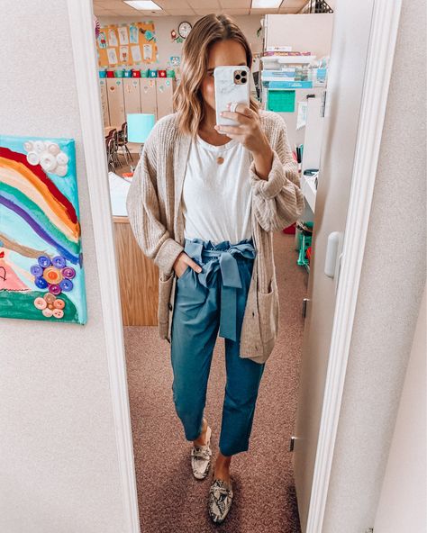 Teacher Appropriate Outfits, Teacher Work Outfit, Student Teaching Outfits, Casual Teacher Outfit, Women Work Outfits, Teacher Attire, Teacher Outfits Elementary, Cute Teacher Outfits, Teacher Wear