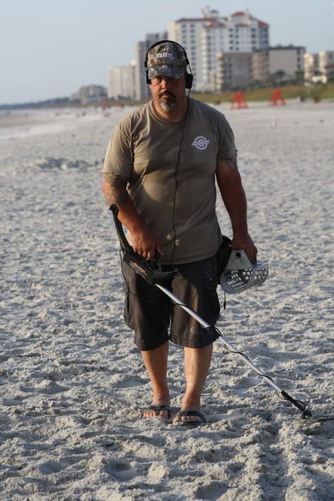 Metal detecting Gold Prospecting, Hobbies For Men, Jacksonville Beach, Metal Detecting, Beach Activities, Metal Detector, A Metal, Time Capsule, Treasure Hunt