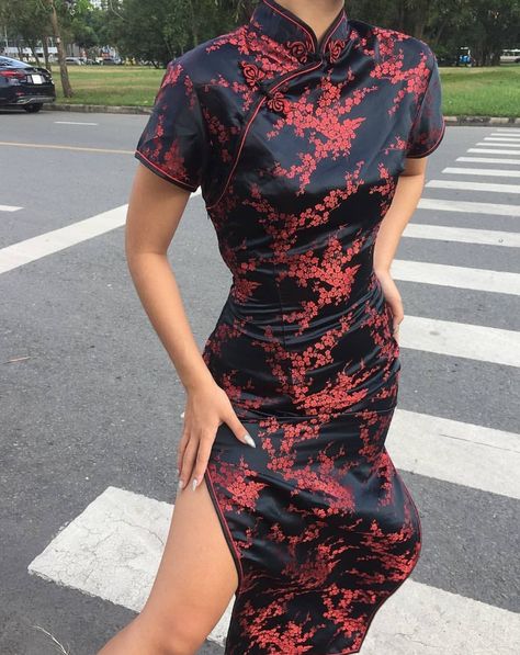 Chinese Dress Aesthetic, Qipao Aesthetic, Qipao Outfit, Chinese Dress Modern, Chinese Outfits, Asian Style Dress, Ethno Style, Chinese Style Dress, Traditional Chinese Dress