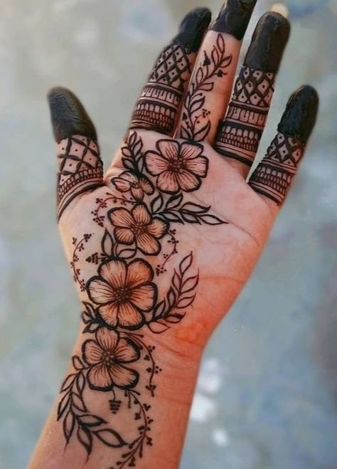 Henna Leaf Design, Mehandi Design For Hand, Beautiful Simple Mehndi Design, Floral Henna, Front Mehndi Design, Simple Mehendi Designs, Henna Inspired Tattoos, Simple Mehndi Design, Floral Henna Designs