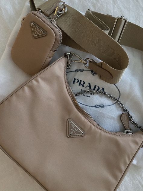 Prada Beige Bag, Prada Aesthetic, Prada Re Edition 2005, Dream Bag, Prada Re Edition, Luxury Bags Collection, Bag Obsession, Pants Outfit Casual, Bag Aesthetic