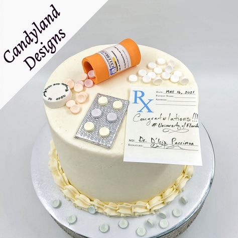 Pharmacist Birthday Cake, Pharmacy Cake Design, Pharmacist Graduation Cake, Cake For Pharmacist, Pharmacy Graduation Cakes, Pharmacy Cake Ideas, Pharmacist Cake Ideas, Medicine Cake, Pharmacy Cake