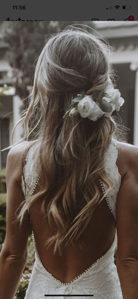 Wedding Hairstyles For Bride Simple, Loose Up Wedding Hair, Long Flowy Wedding Hair, Messy Bridal Hair Half Up, Summer Bridal Hair With Veil, Minimalist Bride Hairstyles, Simple Bride Hair Half Up, Wedding Hair Windy Day, Wavy Beach Wedding Hair